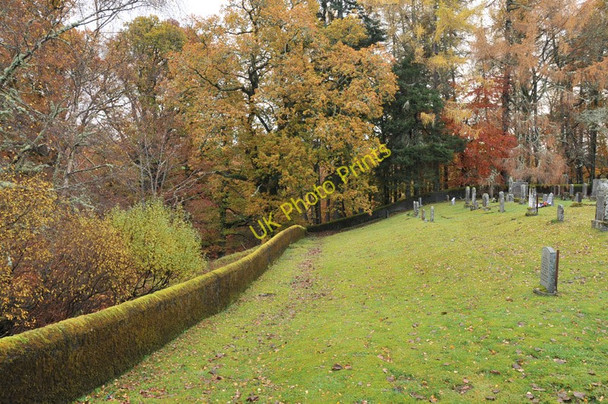 Photo 6"x4" Kilmonivaig Church graveyard Aonachan c2010