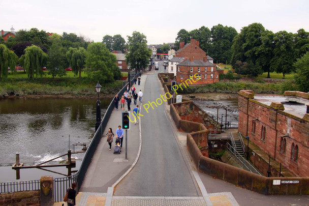 Photo 6"x4" The road over the Old Dee Bridge Chester c2010