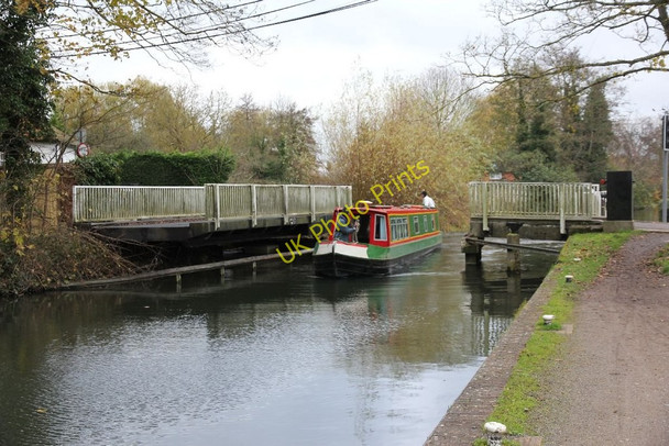 Photo 6"x4" Going through the bridge Sheffield Bottom c2010