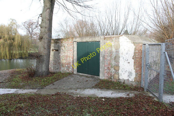 Photo 6"x4" Green doors on the pillbox Wallingford c2010