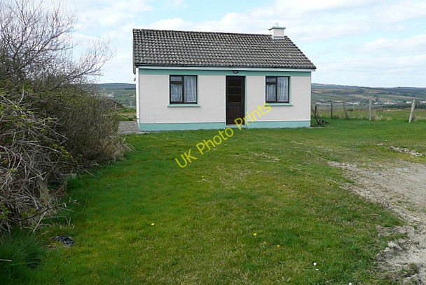 Photo 6"x4" The smallest house Liscasey c2010