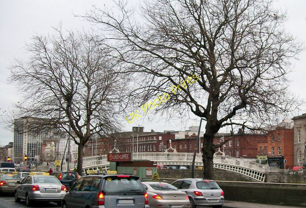 Photo 6"x4" The Ha'penny Bridge from Lower Ormonde Quay Dublin\/O1534 c2010