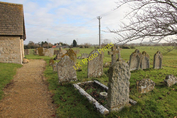 Photo 6"x4" Graves by the Church Brighthampton c2010