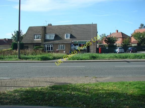 Photo 6"x4" Hardwick Road Post office from the car park of the Carleton Hotel Public House. Pontefract c2006