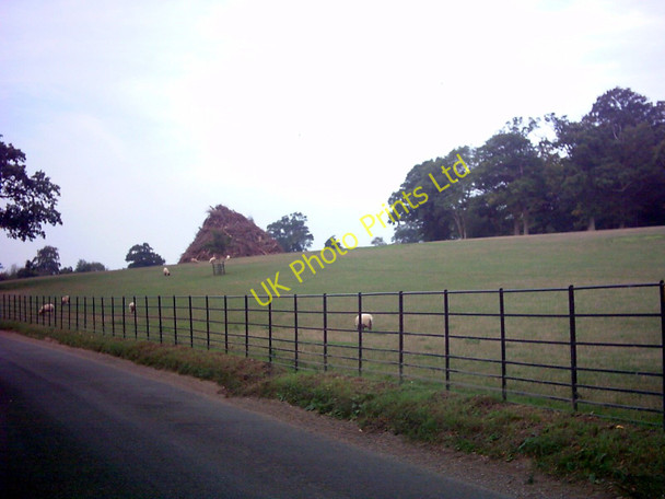 Photo 6"x4" Heveningham Hall Bonfire Walpole\/TM3674 c2006