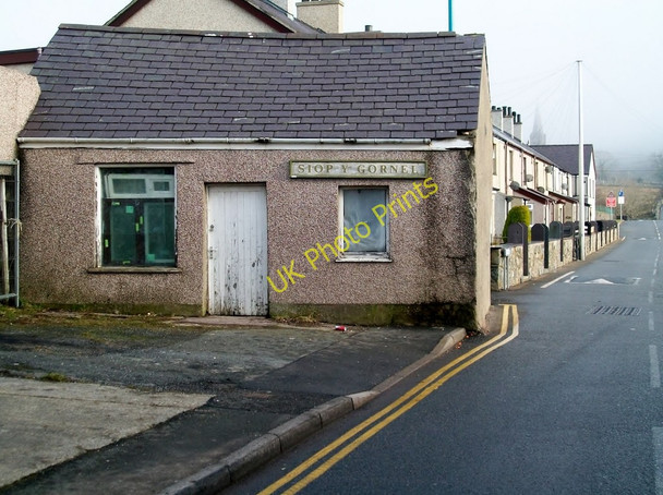 Photo 6"x4" Siop y Gornel and Rhes Faenol Terrace Deiniolen c2011