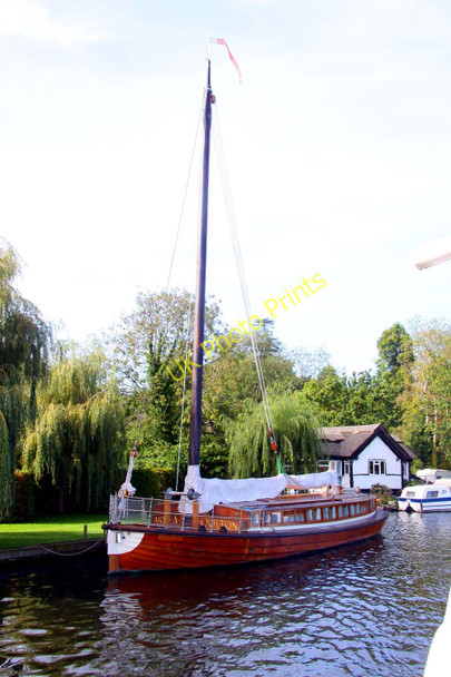 Photo 6"x4" A wherry on the River Bure Wroxham c2010