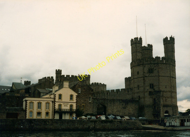 Photo 6"x4" Caernarfon Castle and Anglesey Hotel Caernarfon c1986