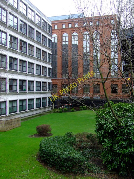 Photo 6"x4" Garden near Charing Cross station Glasgow c2011