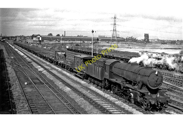 Photo 6"x4" Up freight train at Farington Junction Leyland c1962