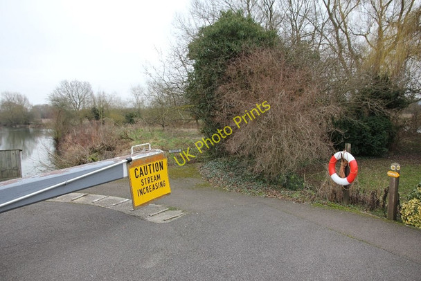 Photo 6"x4" Notice on the arm Buckland Marsh c2011