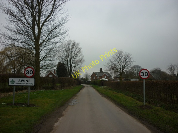 Photo 6"x4" Entering Swine, East Yorkshire Swine c2011