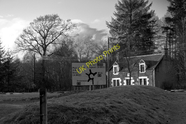 Photo 6"x4" Sign Post at Tore Tore c2011