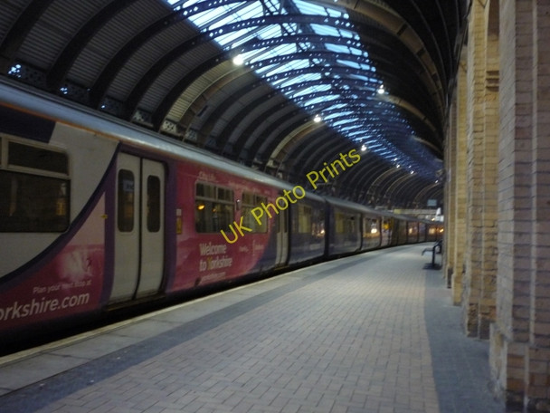 Photo 6"x4" Platform 8 York\/SE5951 c2011