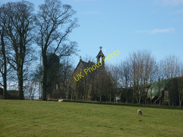 Photo 6"x4" The church at Cowlam Manor Farm Sledmere c2011