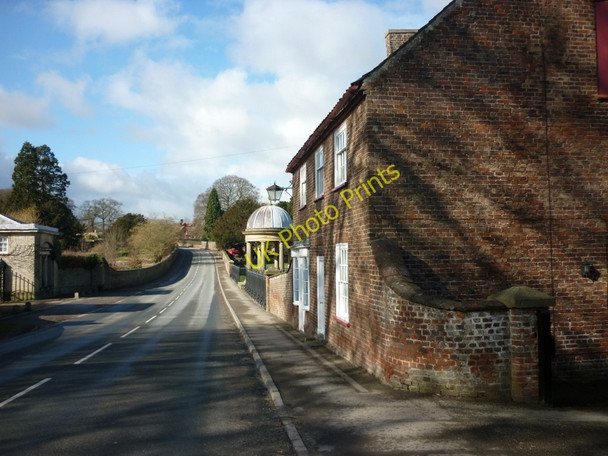 Photo 6"x4" The B1252 at Sledmere Sledmere c2011