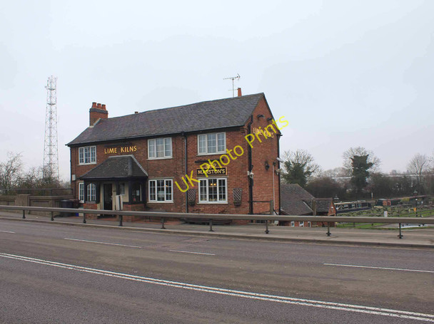 Photo 6"x4" Lime Kilns public house Hinckley c2011