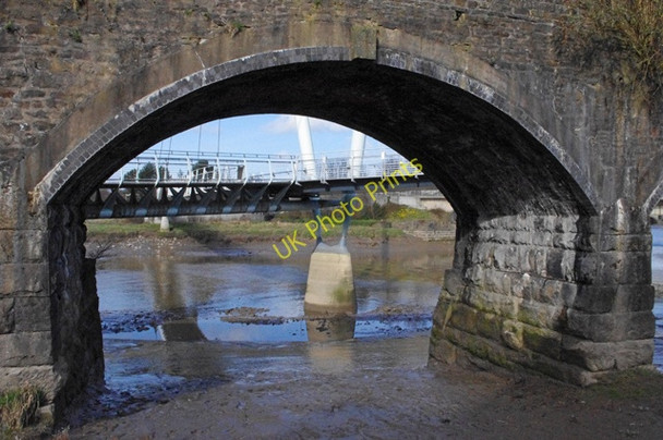 Photo 6"x4" Millennium Bridge Lancaster c2011