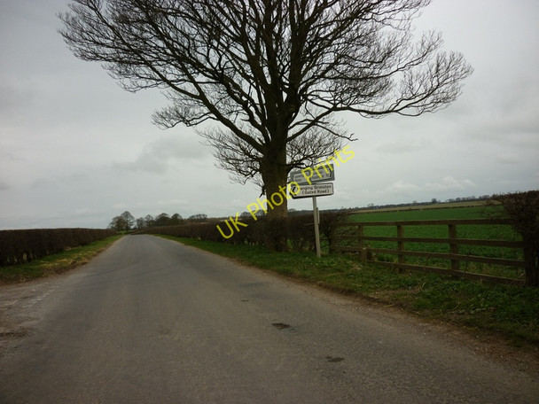 Photo 6"x4" A minor road junction at Hanging Grimston Wold Acklam\/SE7861 c2011