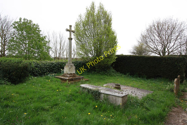 Photo 6"x4" St Mary, Burgate - Churchyard Burgate c2011