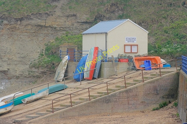 Photo 6"x4" Staithes Harbour Office Staithes c2011