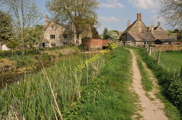 Photo 6"x4" River Thames at Ashton Keynes Ashton Keynes c2011