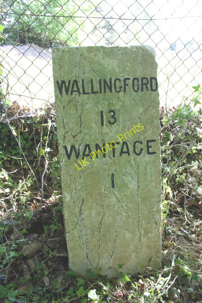 Photo 6"x4" Milestone 1 mile east of Wantage Wantage c2011