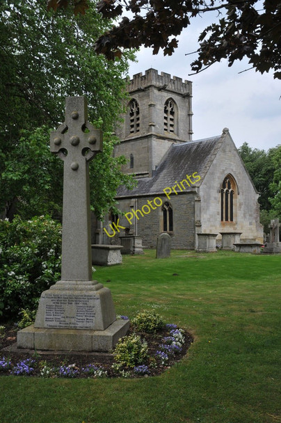 Photo 6"x4" Hempsted church and war memorial Gloucester c2011