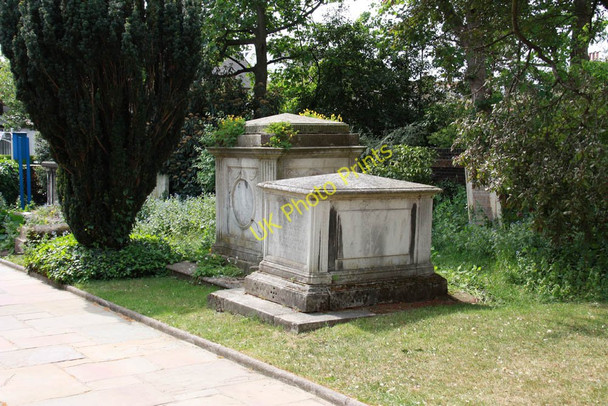 Photo 6"x4" St Mary, Church Road, Barnes - Churchyard Barnes c2011
