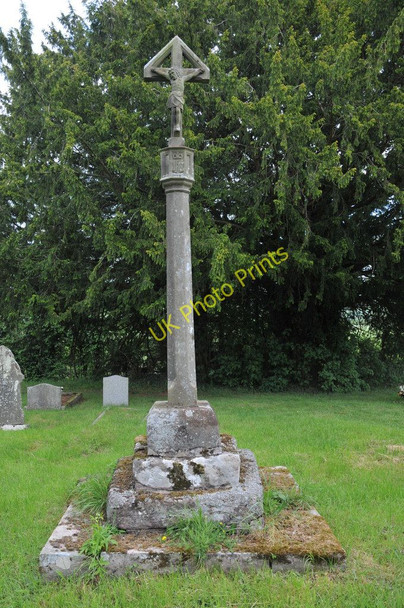 Photo 6"x4" Cross in Pen-y-clawdd churchyard Pen-y-clawdd\/SO4507 c2011