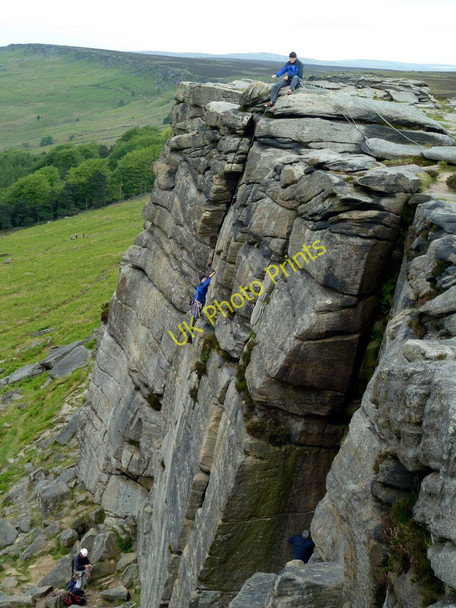 Photo 6"x4" Climbing Stanage Edge Hathersage c2011