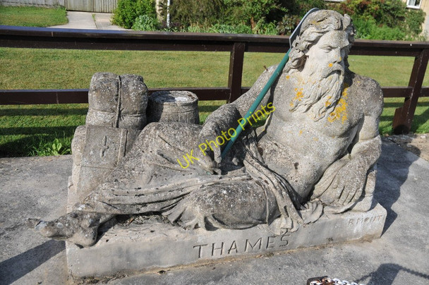 Photo 6"x4" Father Thames statue, St John's Lock Lechlade on Thames c2011
