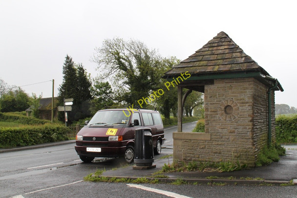 Photo 6"x4" Bus Stop Great Mitton c2011