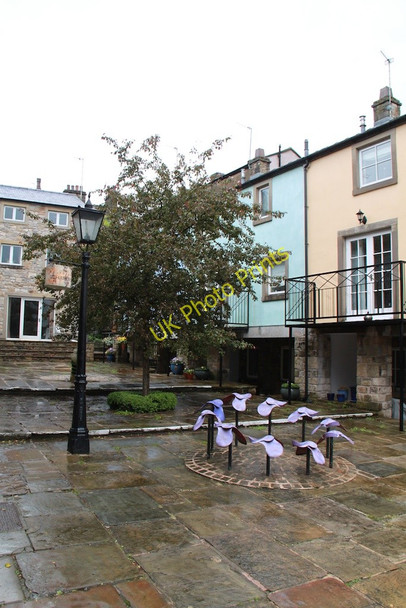 Photo 6"x4" Purple and blue and green Clitheroe\/SD7441 c2011