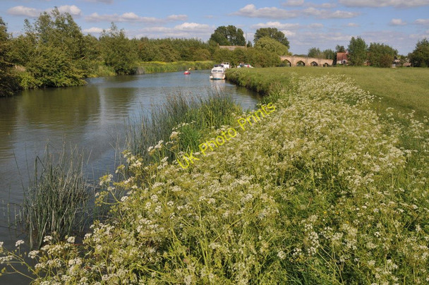 Photo 6"x4" River Thames at Newbridge Newbridge\/SP4001 c2011