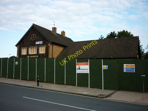 Photo 6"x4" The Reindeer Hotel Marfleet c2011