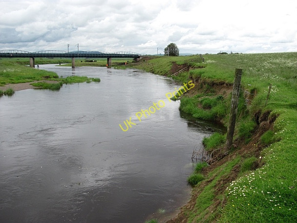 Photo 6"x4" River Clyde Carstairs Junction c2011
