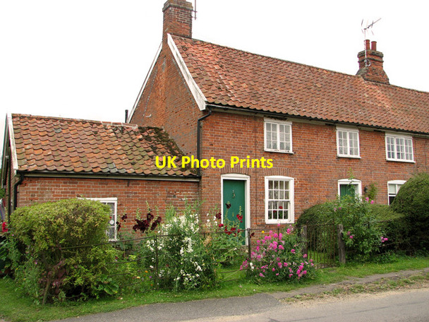 Photo 6"x4" A cottage garden in Great Glemham Benhall Street c2011
