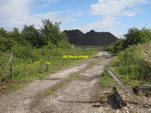Photo 6"x4" Black mountains Immingham c2011