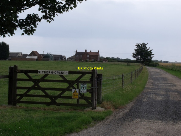Photo 6"x4" Withern Grange Farm Strubby\/TF4582 c2011