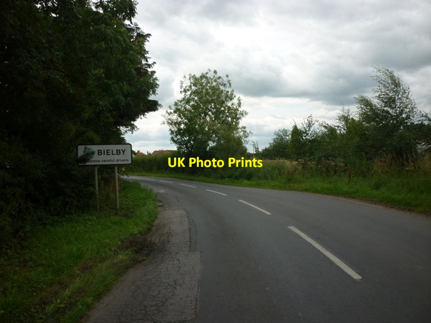 Photo 6"x4" Entering Bielby, East Yorkshire Bielby c2011