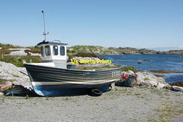 Photo 6"x4" Boat beside jetty at Flodabay (Fleoideabhagh) Fleoideabhagh c2011