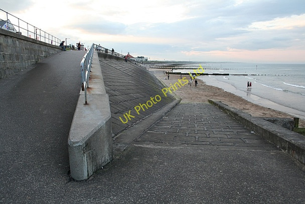 Photo 6"x4" Aberdeen Sea Wall Torry\/NJ9505 c2006