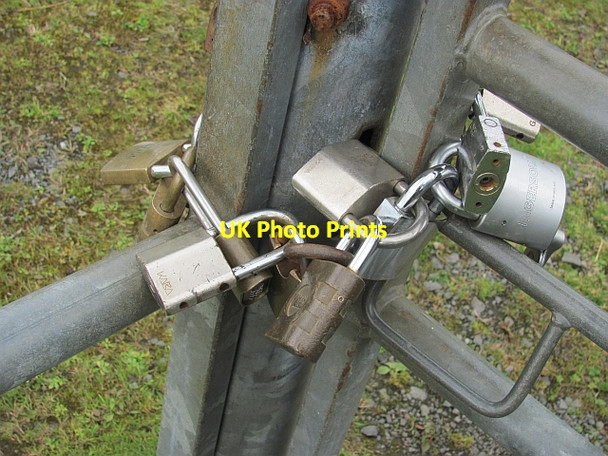Photo 6"x4" Chain of locks Bathgate c2011