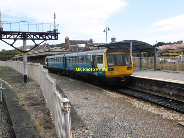 Photo 6"x4" Arriva train leaves Barry Island for Aberdare Barry Island c2011