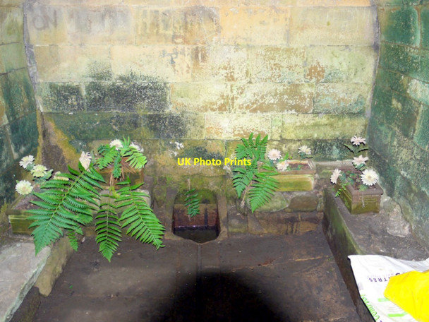 Photo 6"x4" The Holy Well, Wolsingham (inside) Upper Town\/NZ0737 c2011