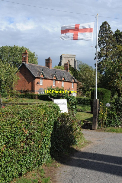 Photo 6"x4" An English village Forthampton c2011