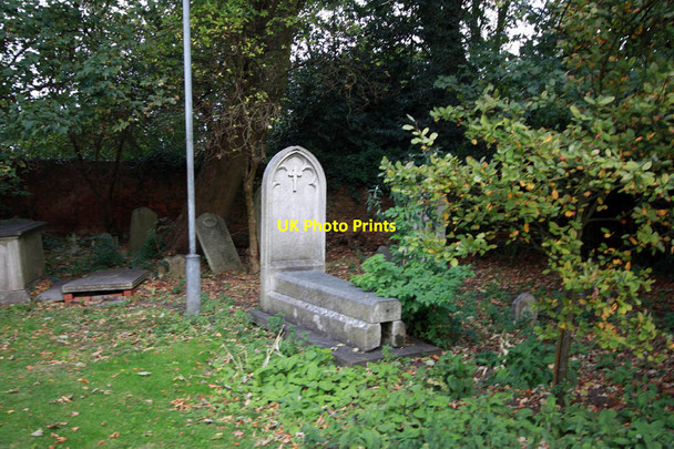 Photo 6"x4" St Mary, Church Hill, Harrow on the Hill - Churchyard Harrow\/TQ1488 c2011