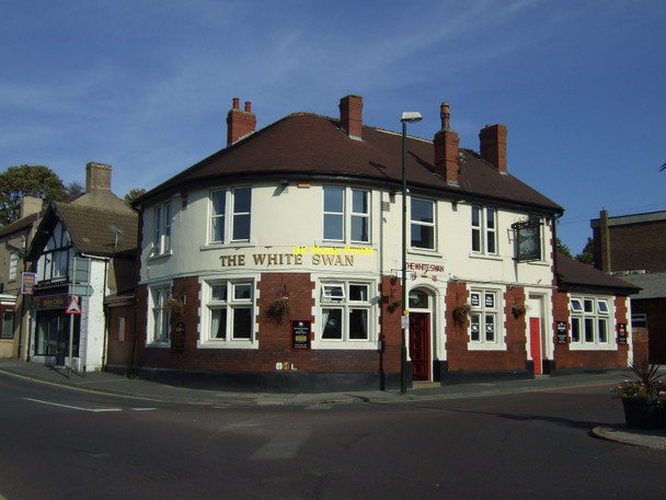 Photo 6"x4" The White Swan, Kippax Garforth c2011