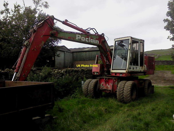 Photo 6"x4" CASE Earthmover at West End Farm Carperby\/SE0089 c2011